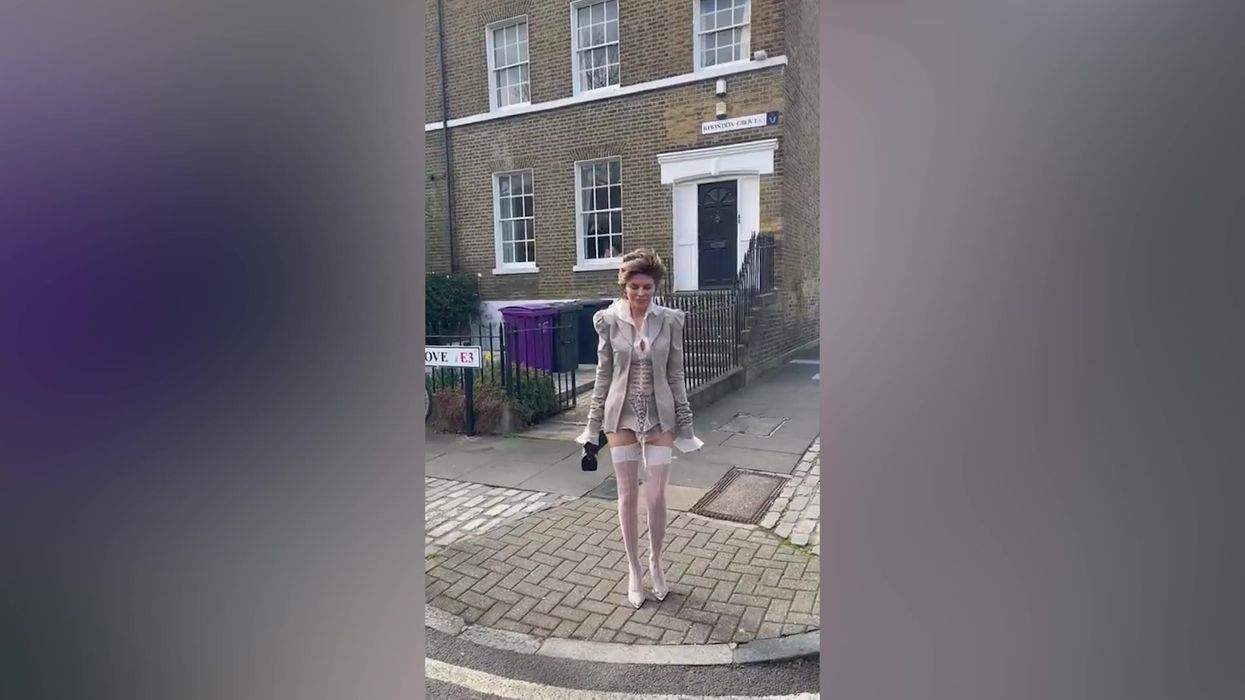 Lisa Rinna walking around east London in stockings becomes instant meme