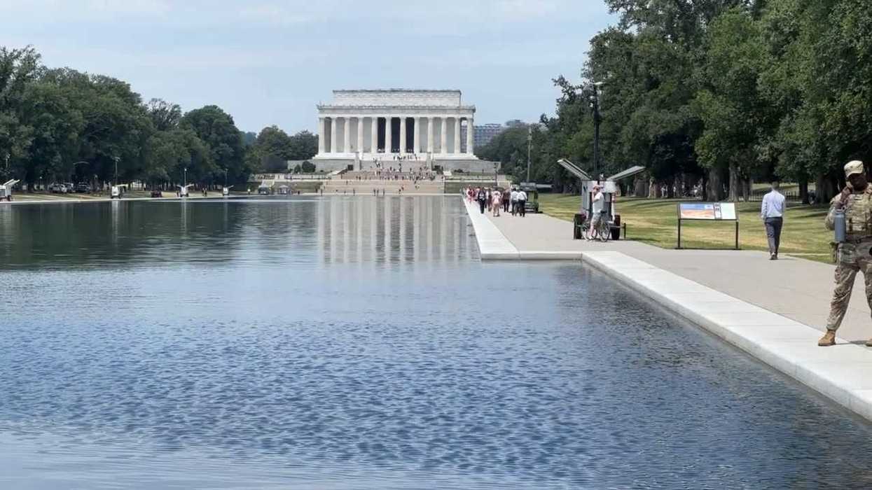 'Trump can't admit he screwed up': Reaction as fencing goes up around Reflecting Pool