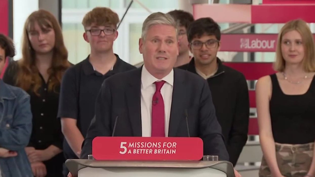 Why are people hugging trees to clap back at Keir Starmer?