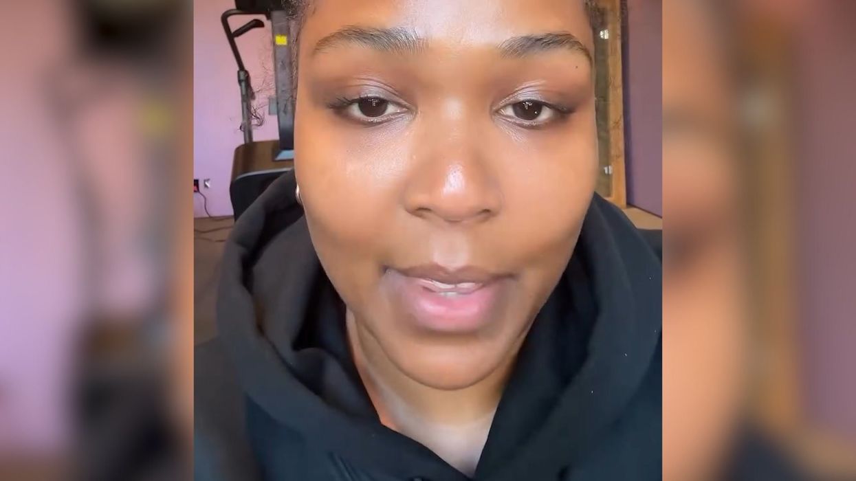 Lizzo takes ‘iconic’ swipe at Donald Trump’s tariffs during SNL performance