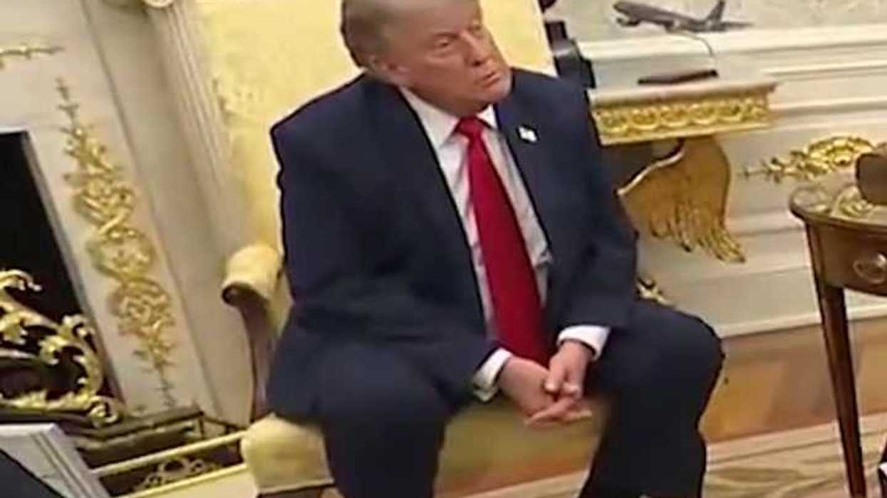 No, Trump did not sit on a ‘mat’ for a Fox News interview