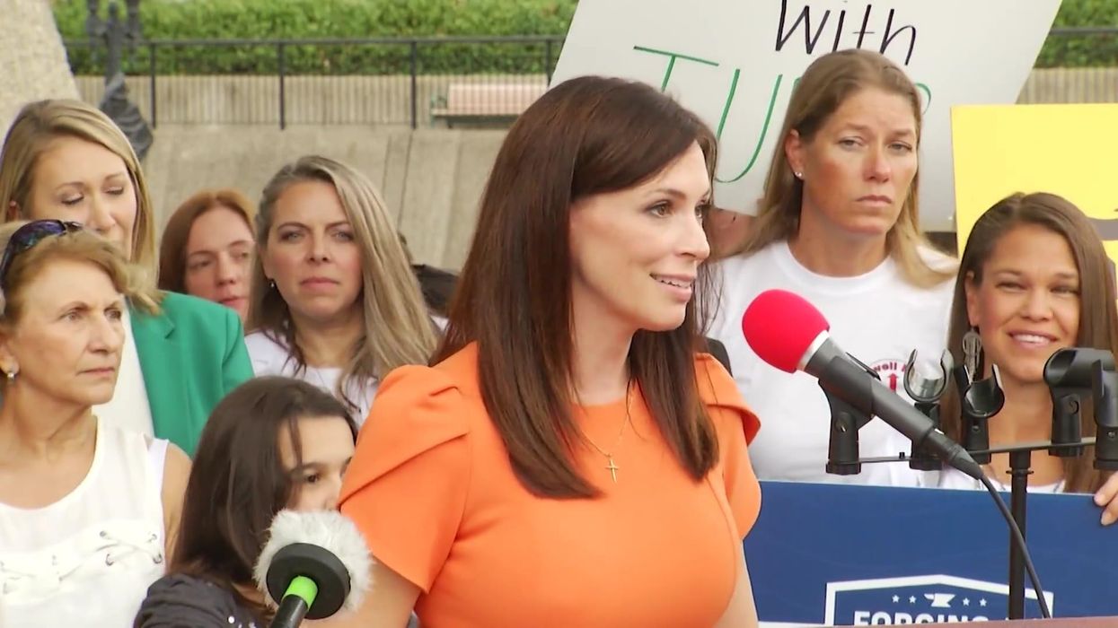 Republican candidate offers to send reporter porn at press conference