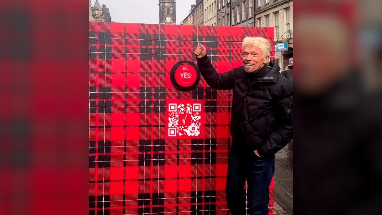 Richard Branson stuns passers-by with surprise visit to Edinburgh to open new hotel