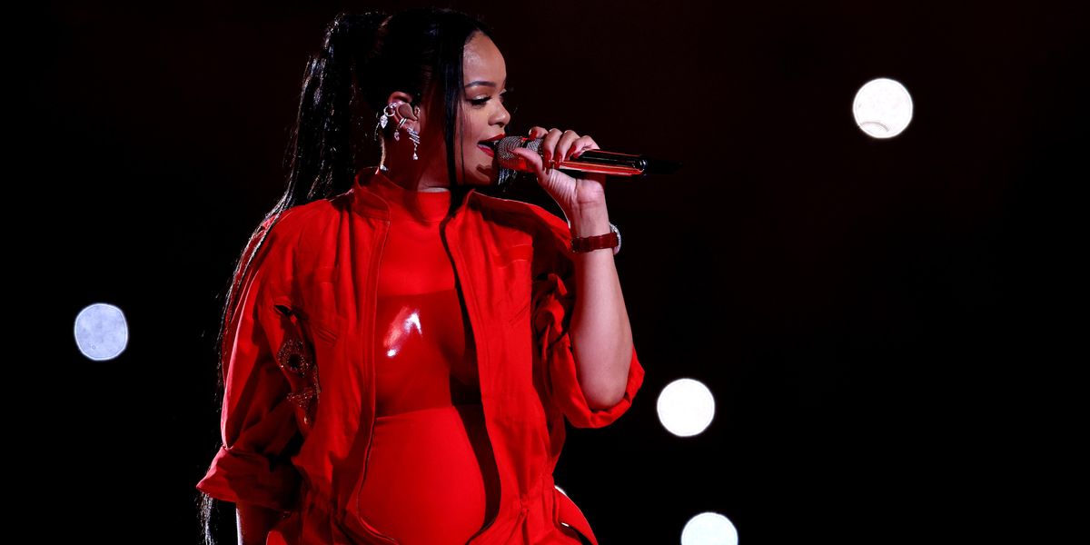 Did Rihanna get paid to perform at the Super Bowl? indy100