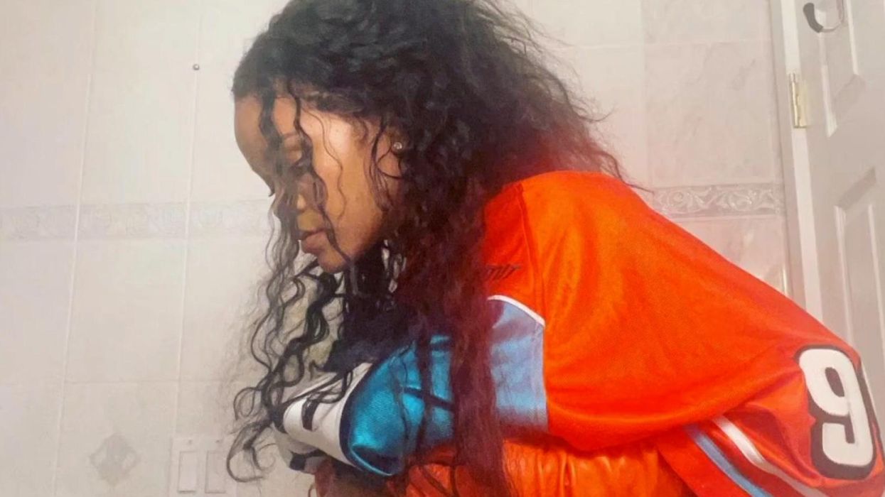 Rihanna shares photo of baby bump