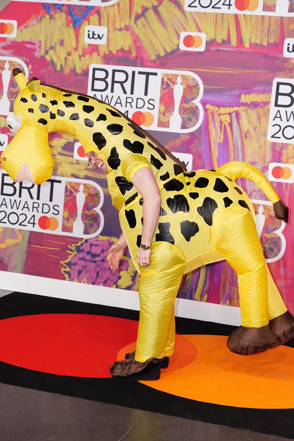 Rob Beckett turns up at Brit Awards in inflatable giraffe costume