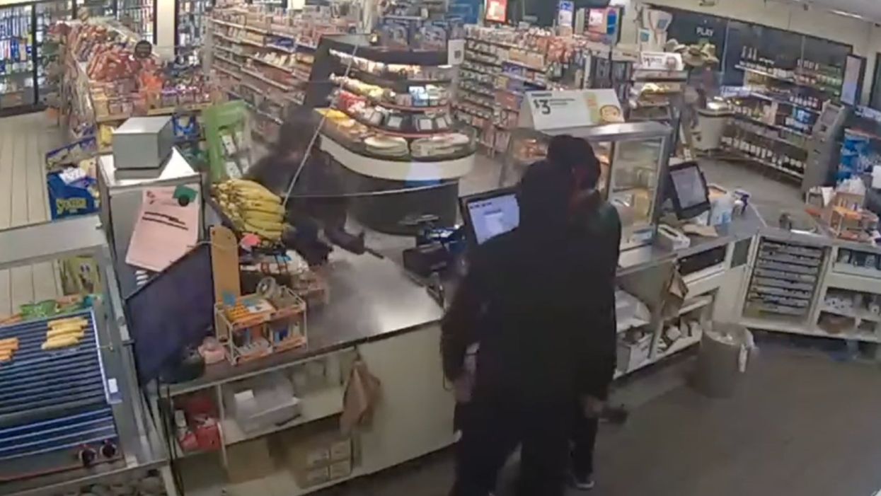 Robbers hold 7 Eleven clerk at gunpoint.