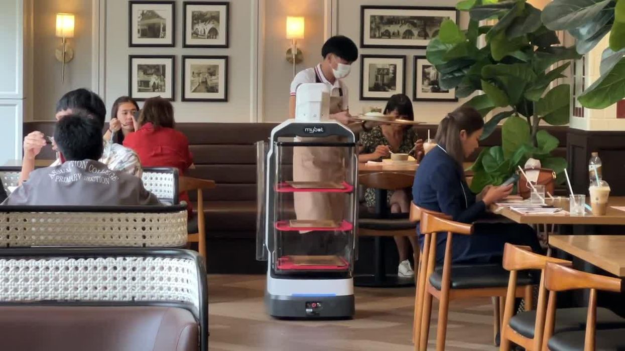 Cafe sues customer after receiving $3k tip