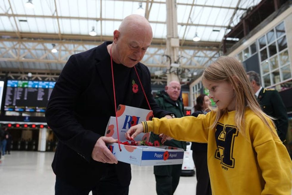 Ross Kemp selling poppies