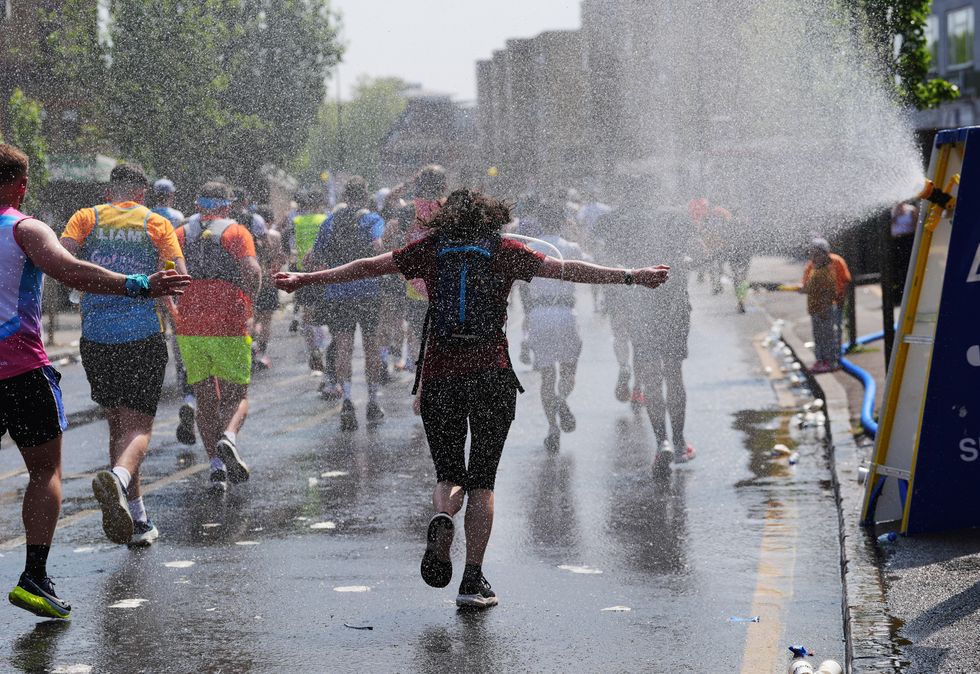 Thousands cross finish line of London Marathon as temperatures hit 22.2C