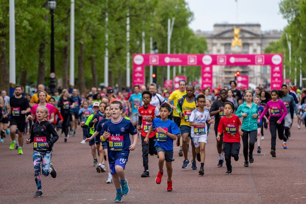 Runners return to central London for family-friendly mile race