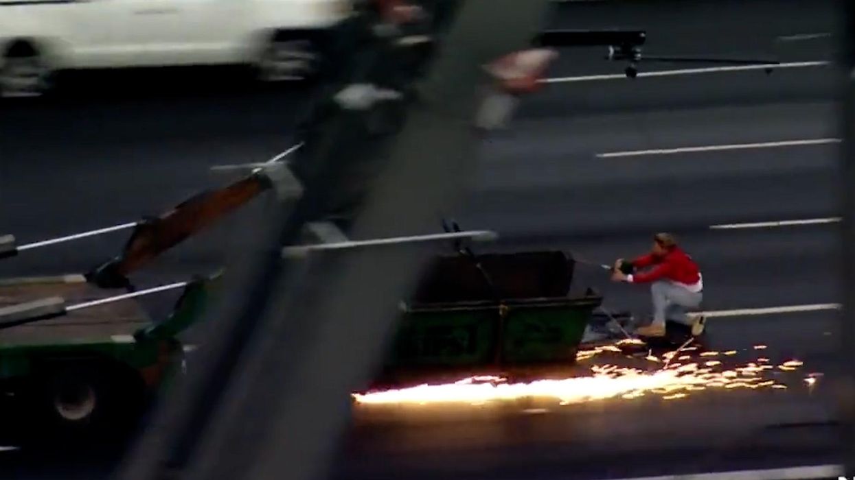 Ryan Gosling takes on jaw-dropping stunt on Sydney Harbour bridge