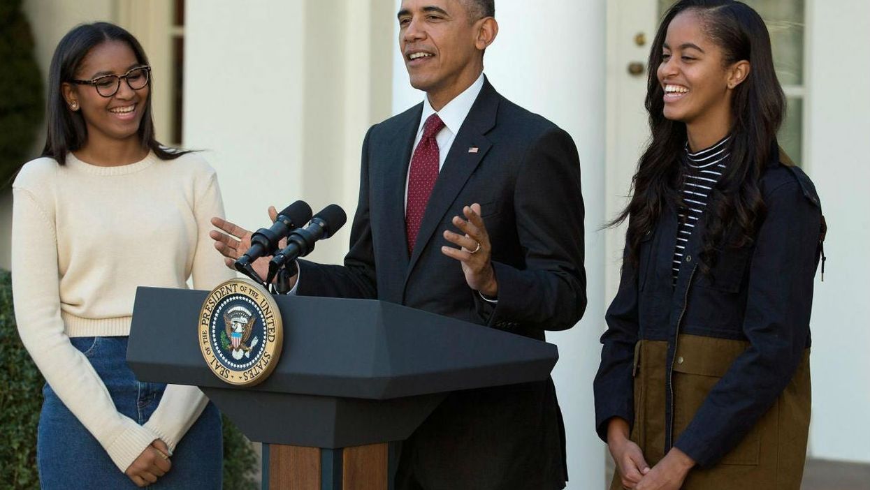 Sasha Obama, Barack Obama and Malia Obama on Thanksgiving Day, 2015