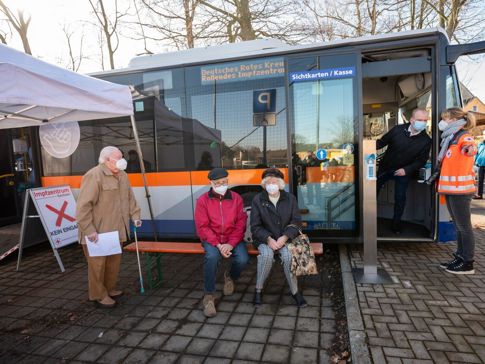 Saxony Tests Mobile Vaccination Centers