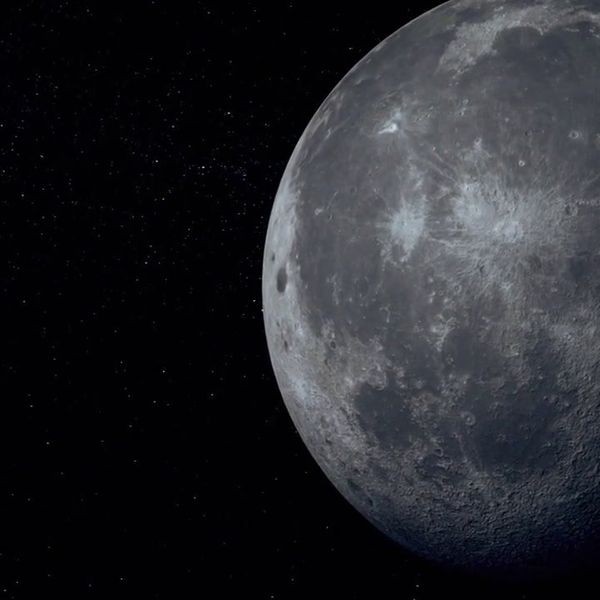 Wetenschappers ontdekken gigantische “structuur” onder het oppervlak van de maan