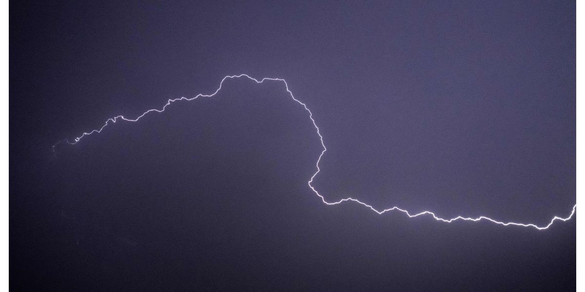 Using Lightning Scientists figured out how to steer lightning bolts with lasers | indy100