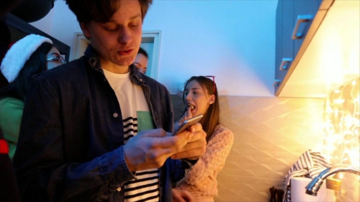 Experts deliver health warning against doom scrolling on the toilet