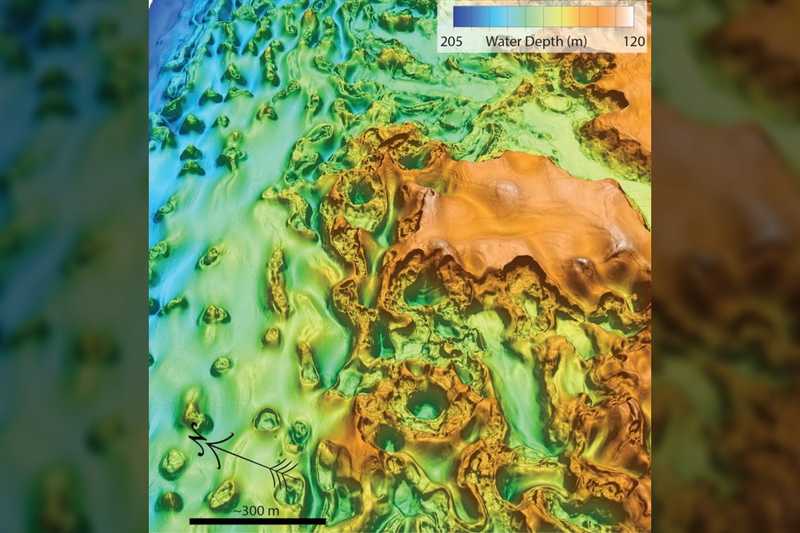 Seafloor mapping by autonomous underwater vehicles showing mounds and craters at the edge of the continental shelf in the Canadian Beaufort Sea