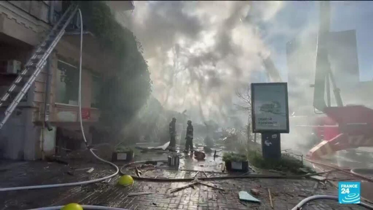 Ukrainian sniper marries soldier she met on the frontlines