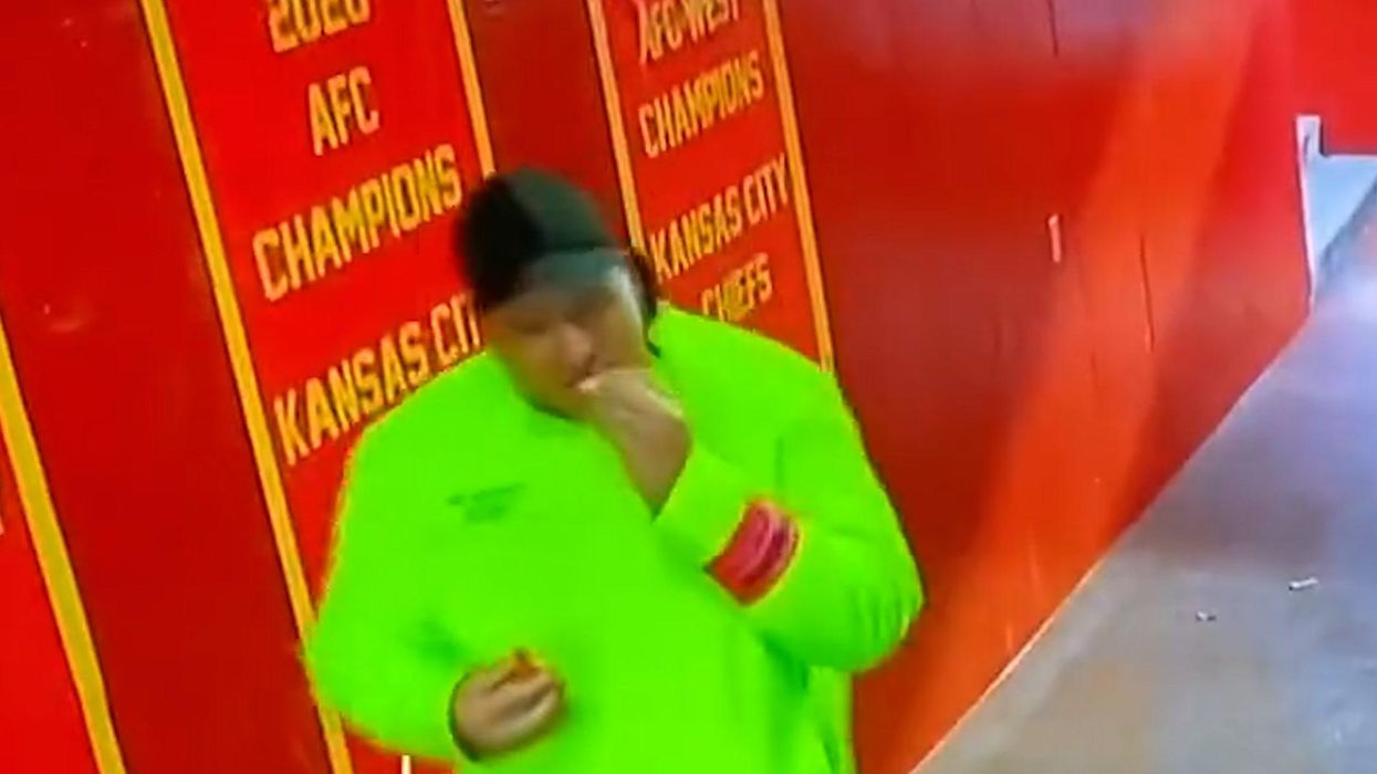 Security guard caught taking sneaky snack break during NFL game