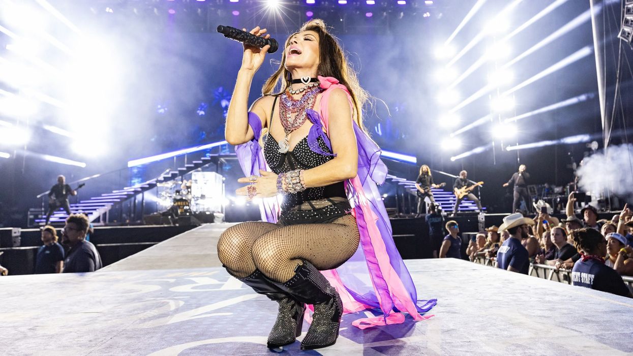 Girls trip interrupted by 'friendly lady' who turns out to be Shania Twain