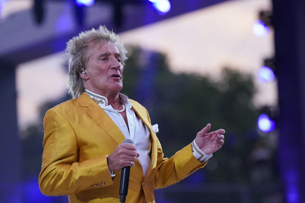 Sir Rod Stewart rents home for family of seven Ukrainian refugees