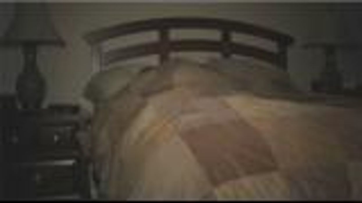 Two women continue to date each other despite potentially having the same father