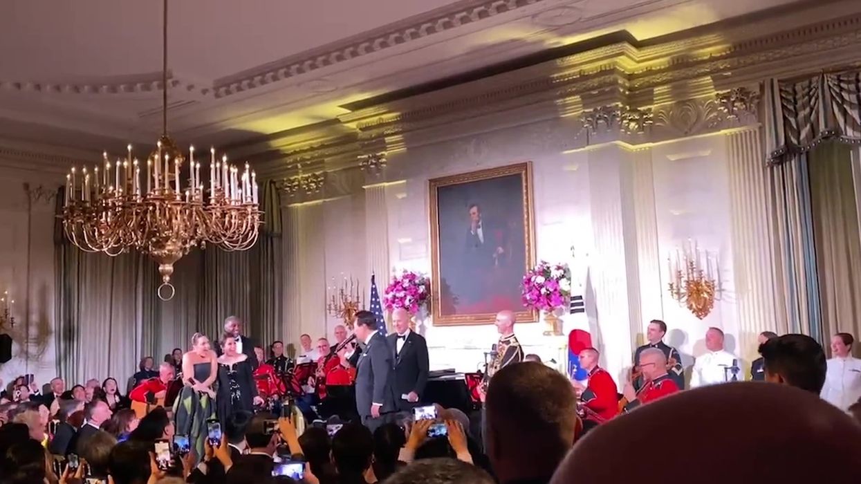 Moment South Korean president sings 'American Pie' at White House state dinner