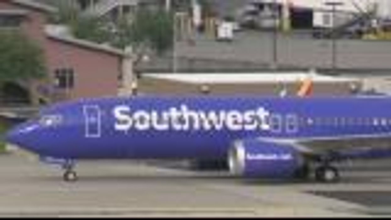 Pilot threatens to turn plane around if passenger doesn't stop sending nudes