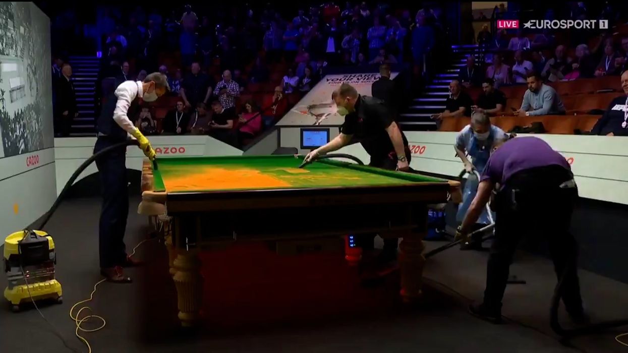 Snooker commentator Rob Walker praised for hoovering up Just Stop Oil protest powder