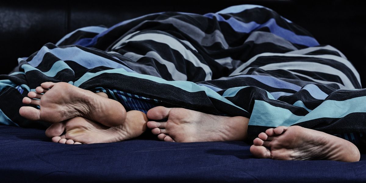 Here's why navy blue sheets are 'the biggest red flag' according to
