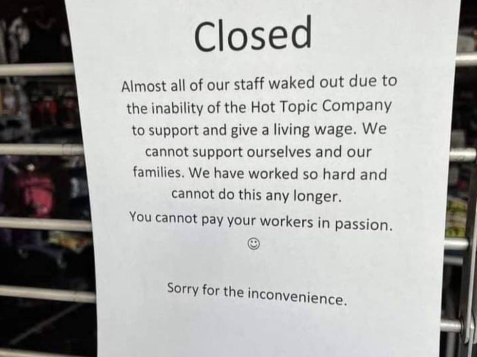 <p>Staff at the popular US chain left a brutally honest note on the door </p>