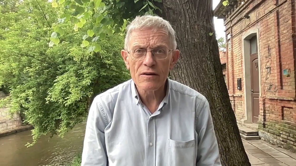 Man posts video of screaming child on flight and sparks a major debate