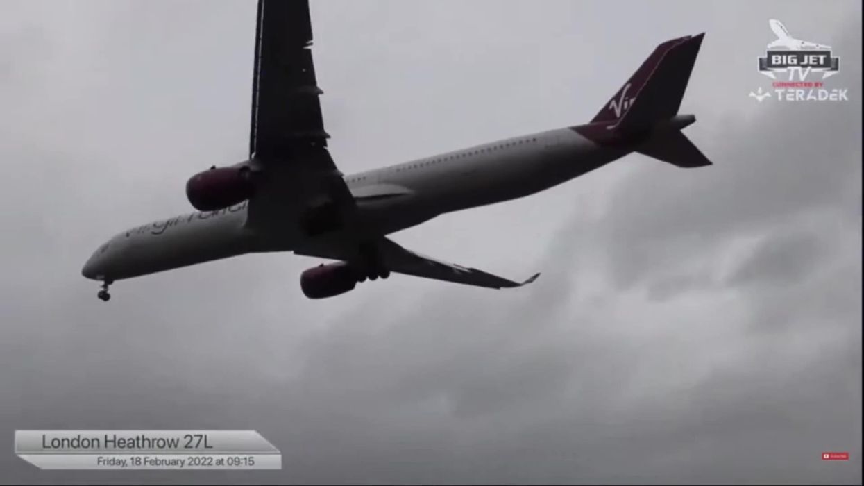 Woman finds out she's the only passenger on her flight and gets to sit in cockpit