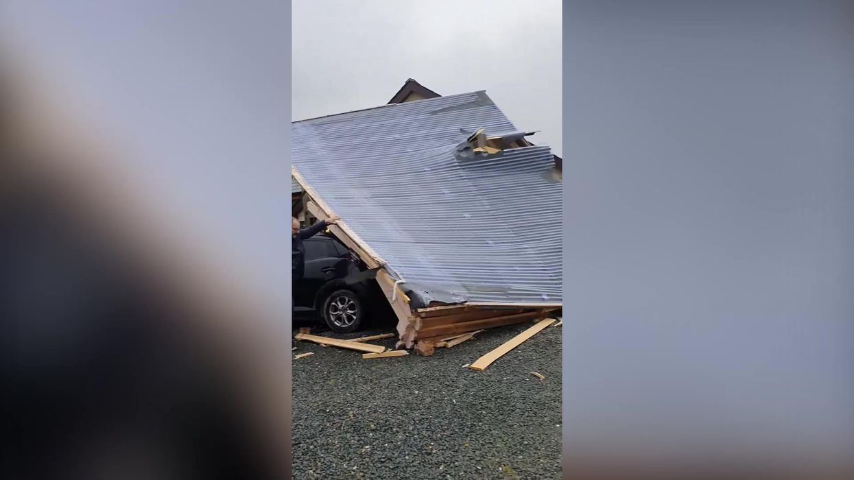 3 friends go viral after racing each other using plastic bags in Storm Eunice