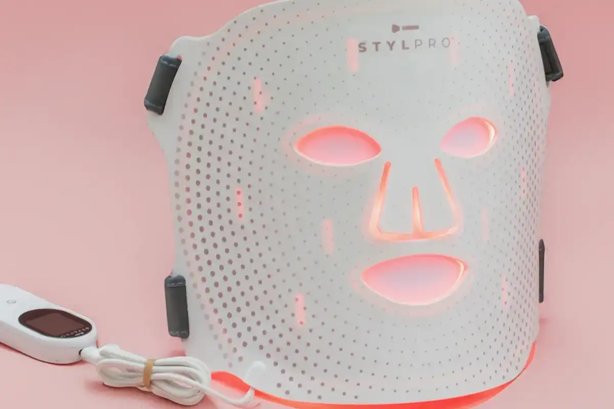 StylPro's red light therapy mask