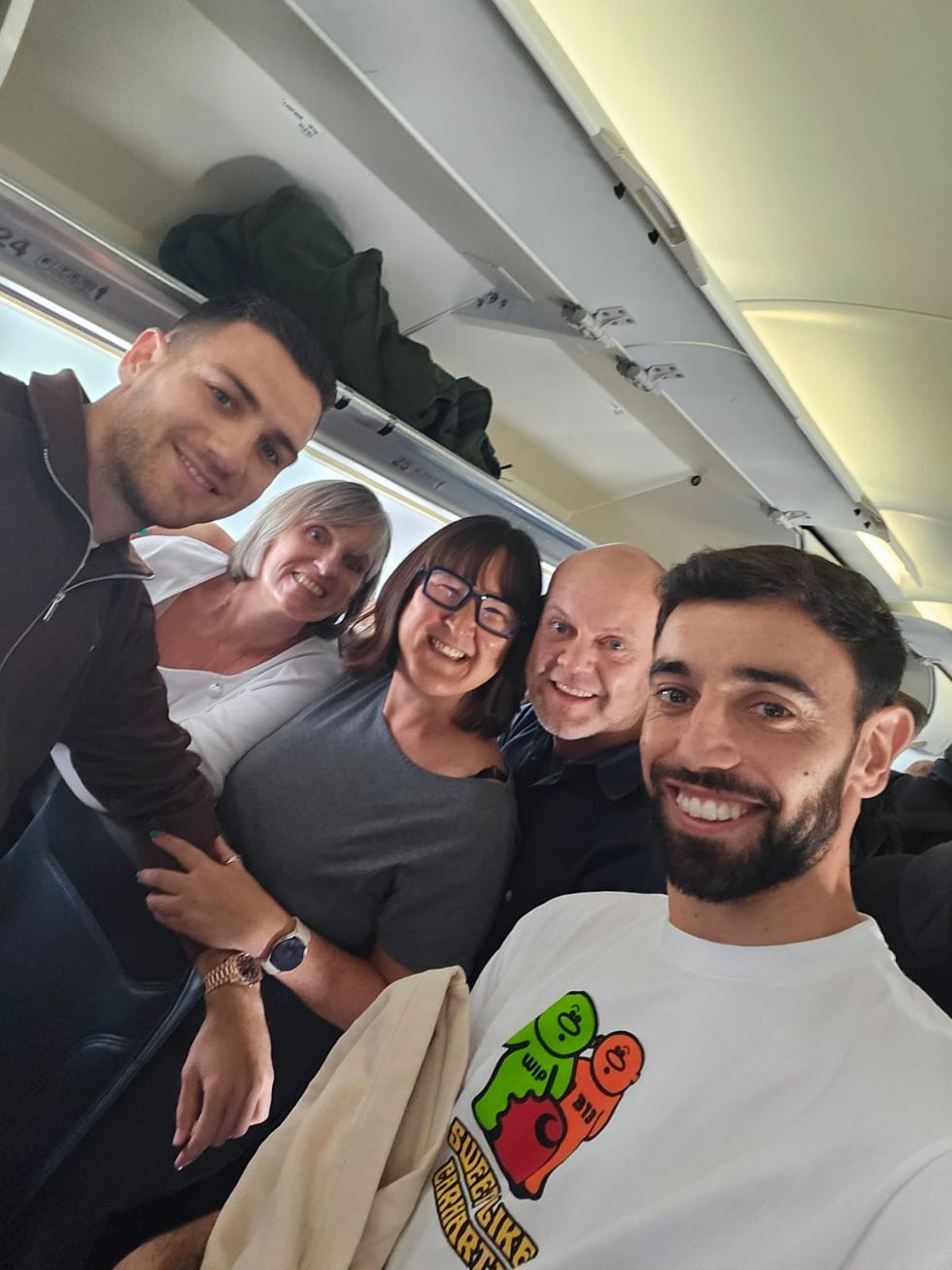 Bruno Fernandes praised for helping unwell plane passenger
