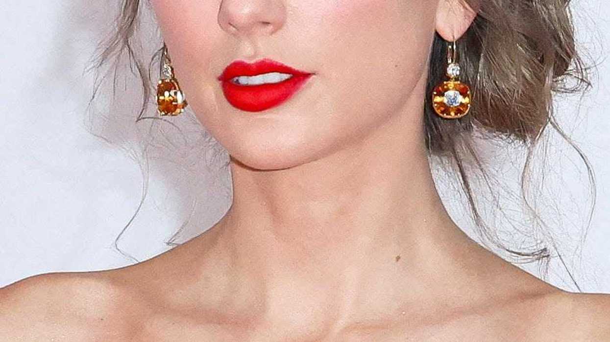 Was Taylor Swift wearing her engagement ring in 'Patient Zero' cover art?