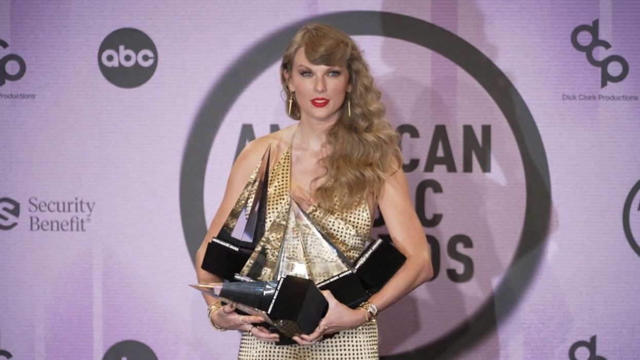 Taylor Swift fans claim singer sent 'secret signal' to them when she reclaimed old albums