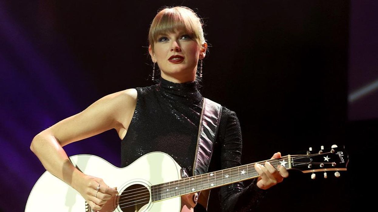 Taylor Swift makes surprise appearance at The 1975 concert - and covers hit song