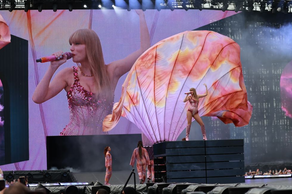 Taylor Swift receives gift from ‘Irish fan club’ U2 as Eras Tour lands in Dublin