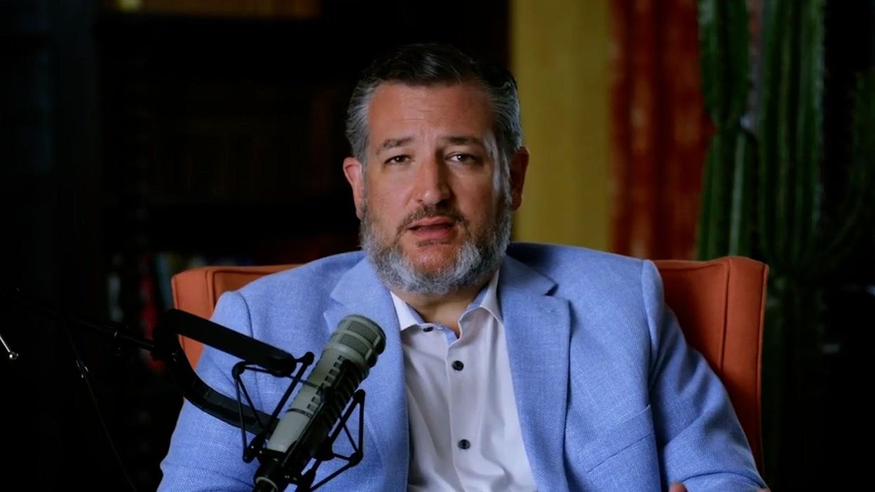 Ted Cruz 'jokes' to Republicans that Elizabeth Warren 'might have a penis'