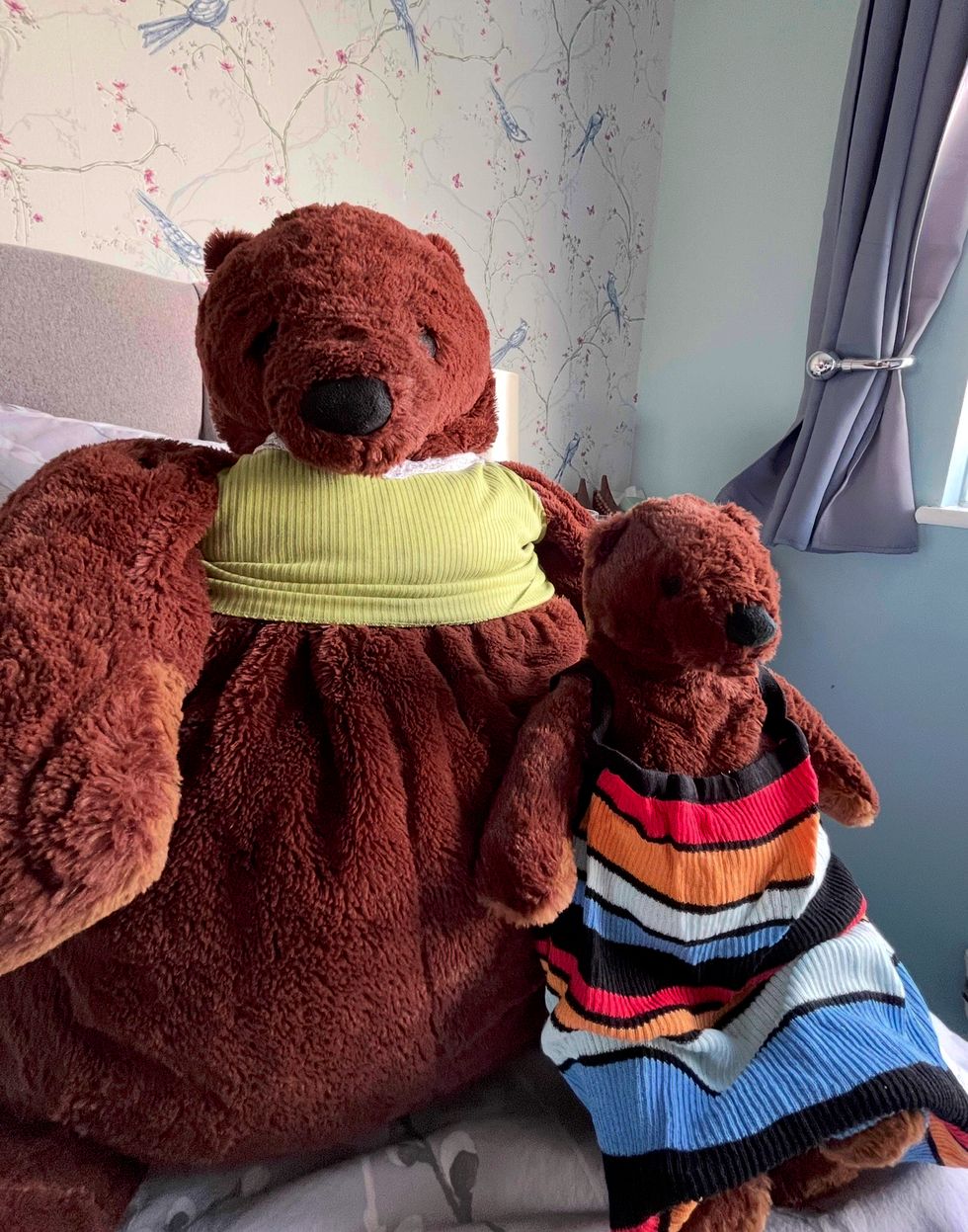 Teddy bears sitting next to each other