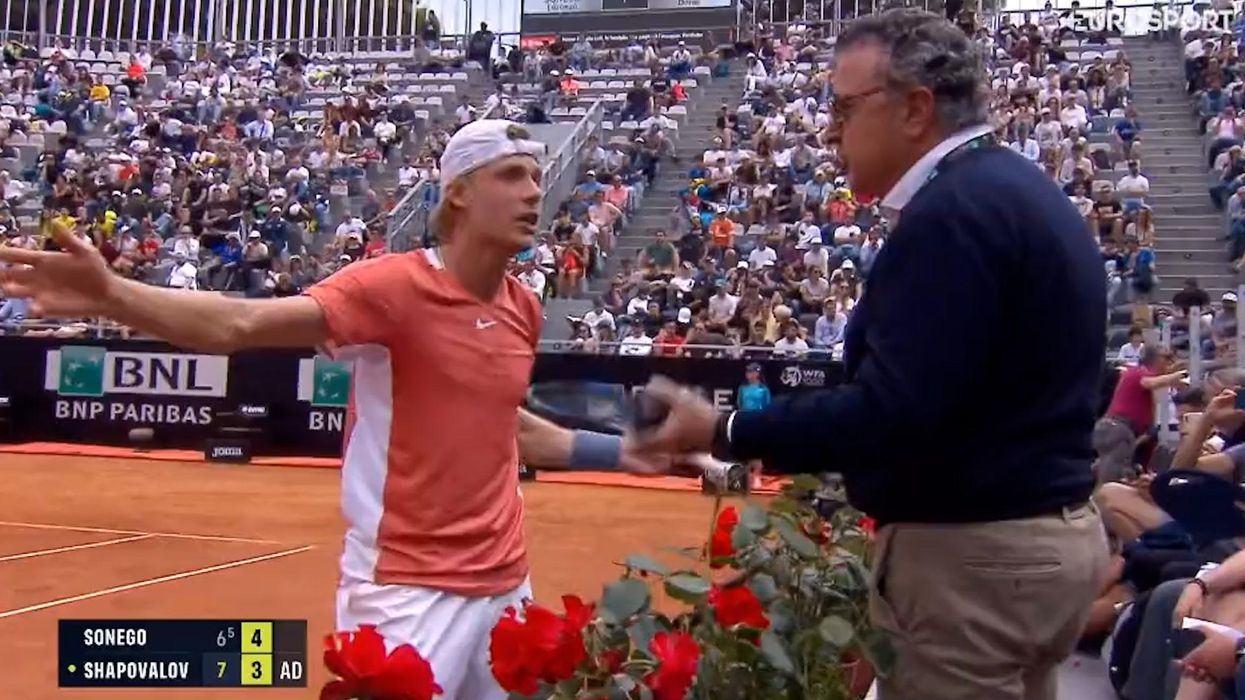 Tennis star totally loses it and screams at crowd to ’shut the f*** up’