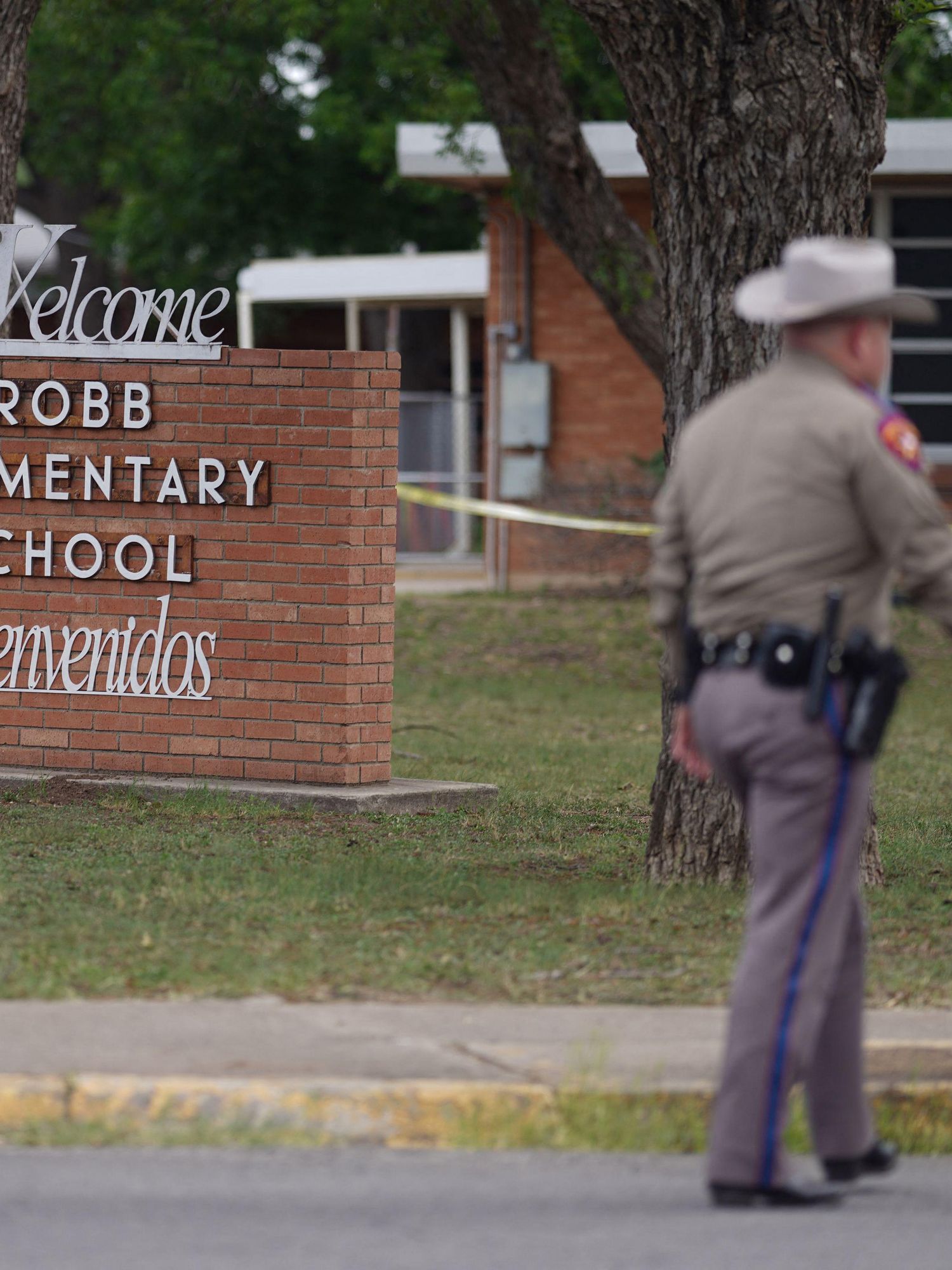 Heartbreaking photo shows Texas judge sobbing after identifying school shooting victims