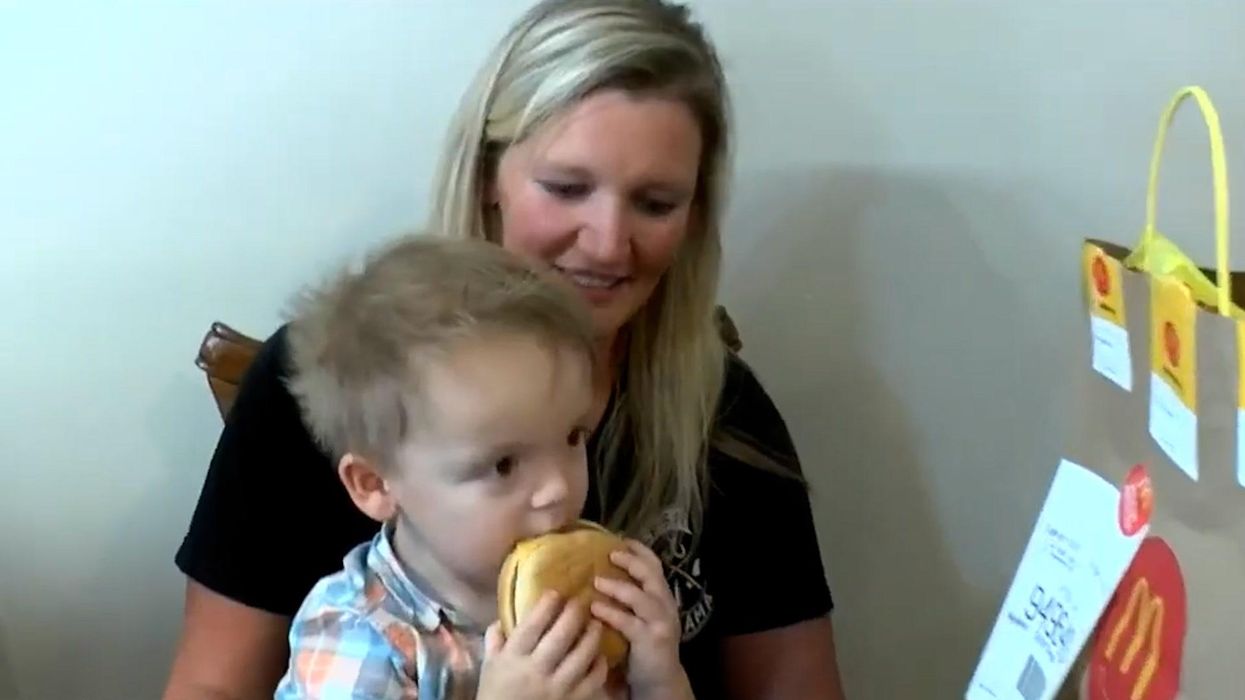 Toddler orders 31 cheeseburgers on mum's phone - and leaves decent tip