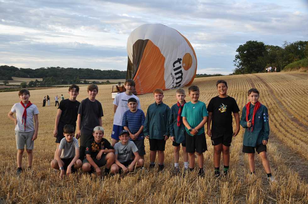 Scouts on camping trip step up to help land hot air balloon