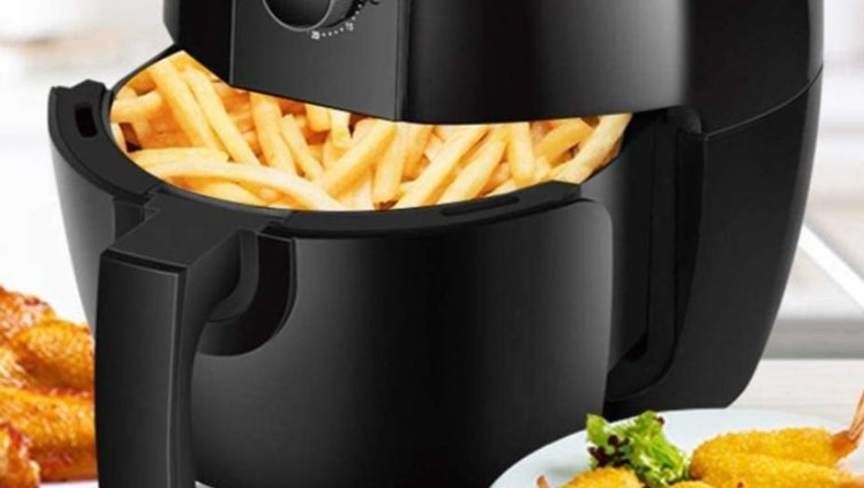 <p>The 4.5-litre RUXINGGU Air Fryer has been snapped up for just £3.99 </p>