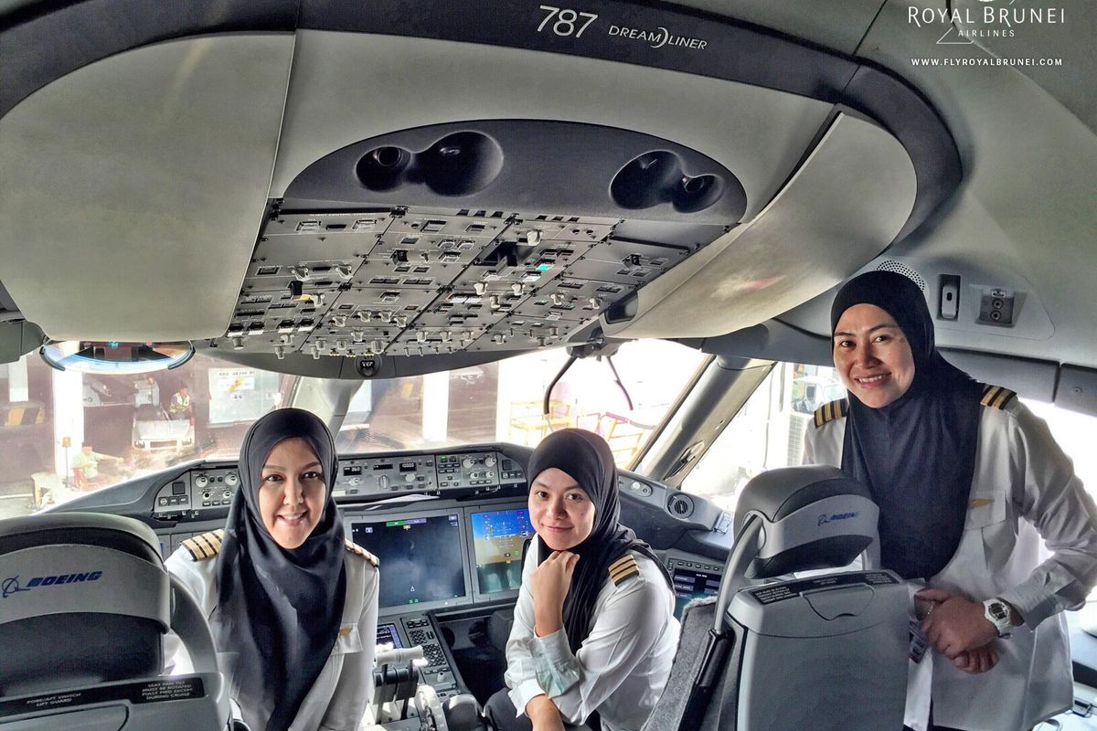 The all-female flight deck crew