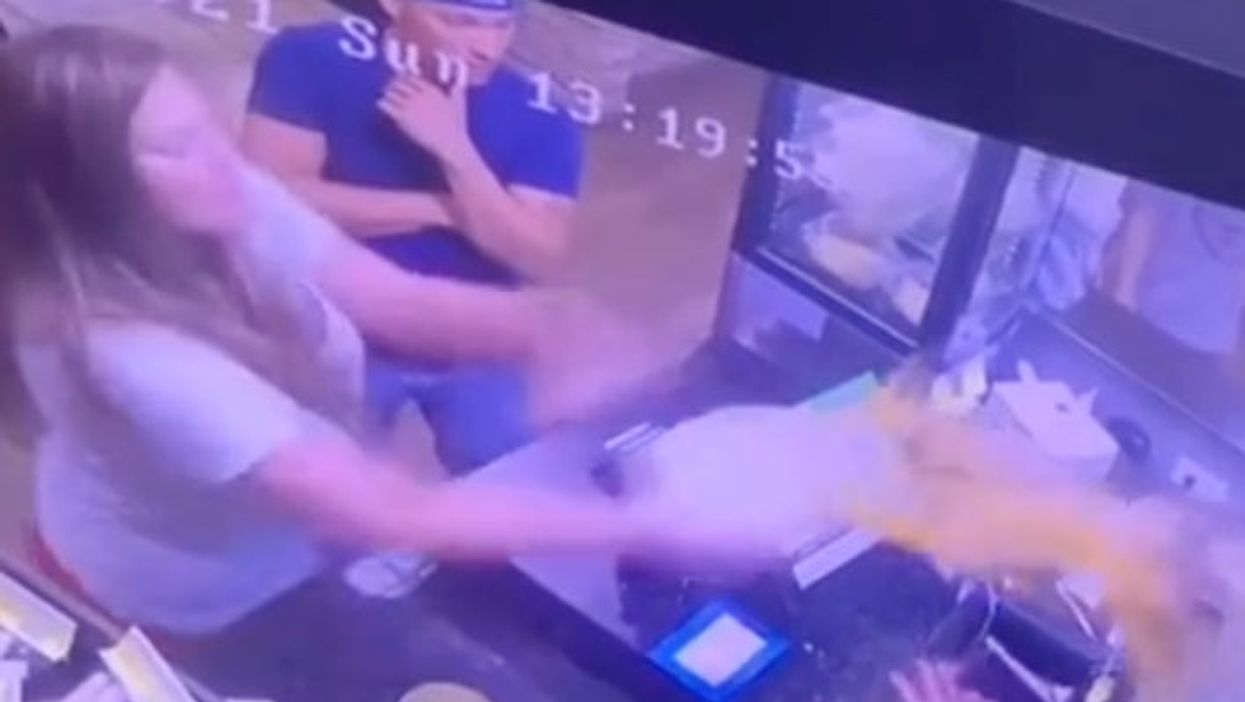 <p>The angry customer threw soup in a worker’s face</p>